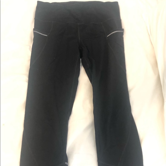 ATHLETA black crop running leggings sz M. GUC - Picture 2 of 6